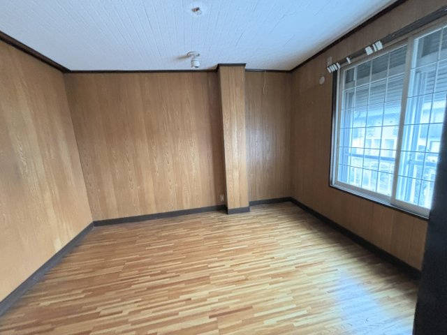 平野台店舗付住宅の洋室