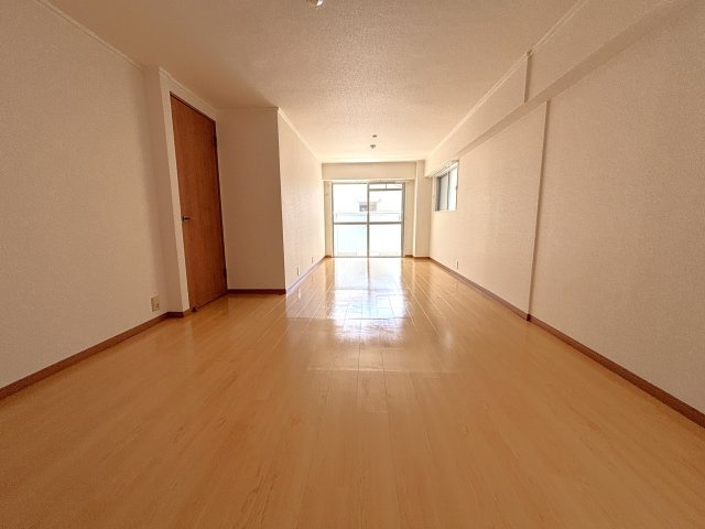 てんぐ屋西新ビルの洋室