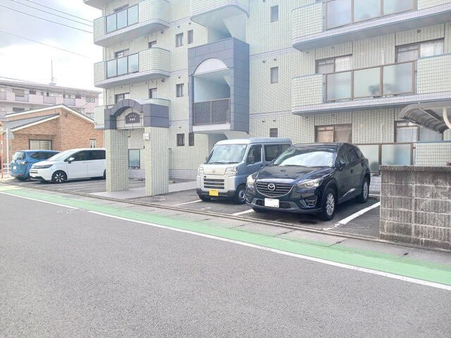カルチェ南室見の駐車場