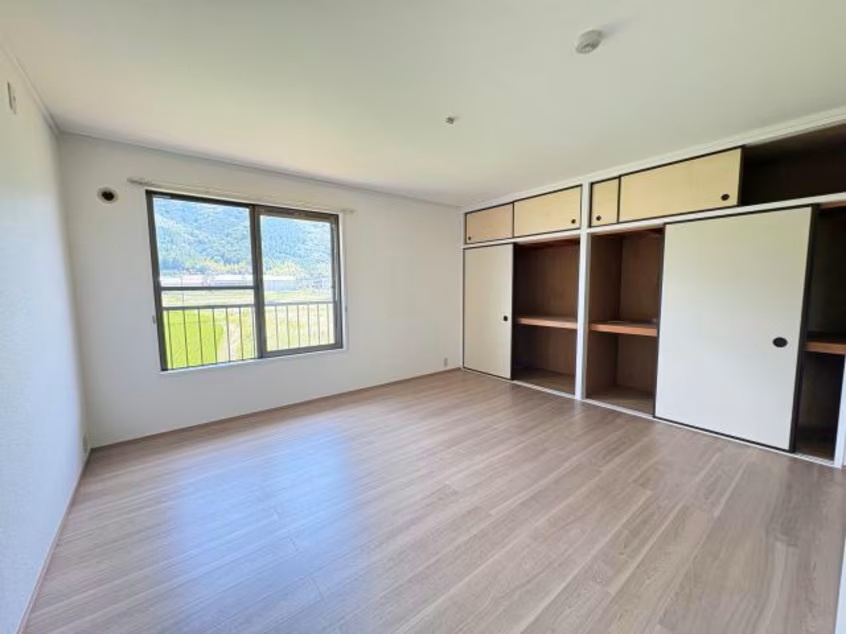PLATZ　ISOの内装|洋室は９帖と７帖の２部屋あります★