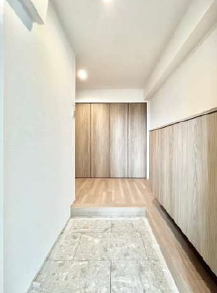 グリーンコーポジェームス山一番館の玄関|収納もある玄関です