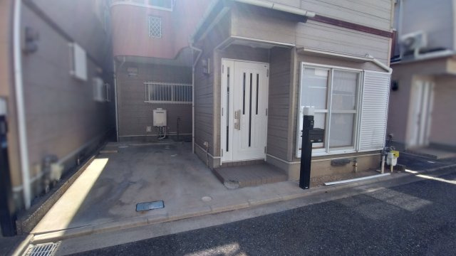 尼崎市東難波町　中古戸建の駐車場
