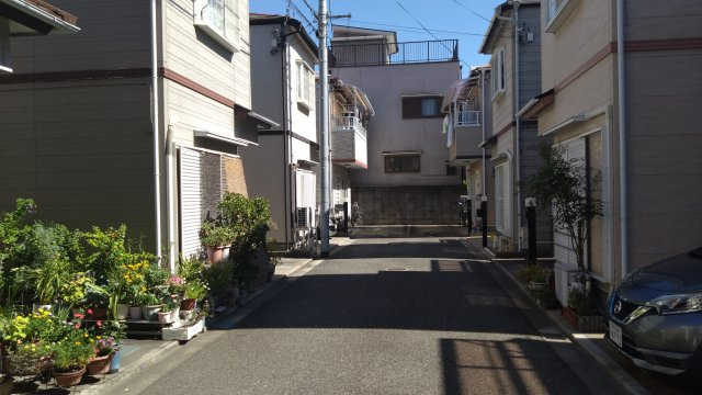 尼崎市東難波町　中古戸建の前面道路含む現地写真