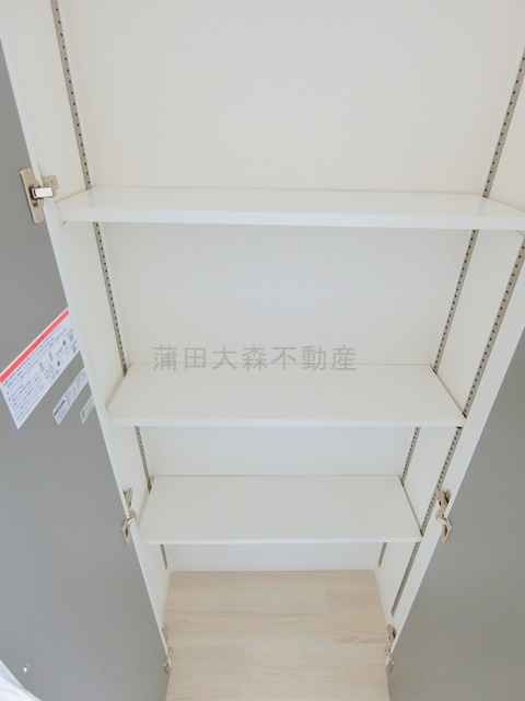 ルミークアン蒲田の収納|廊下の棚収納