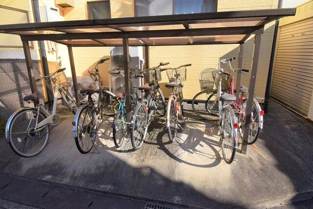 川崎市多摩区菅５丁目のアパートのエントランス