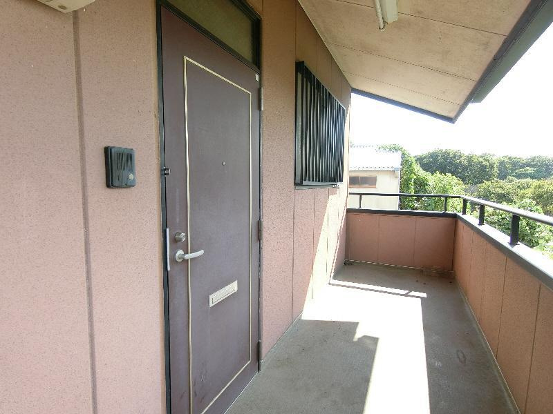 三島屋アパートの玄関