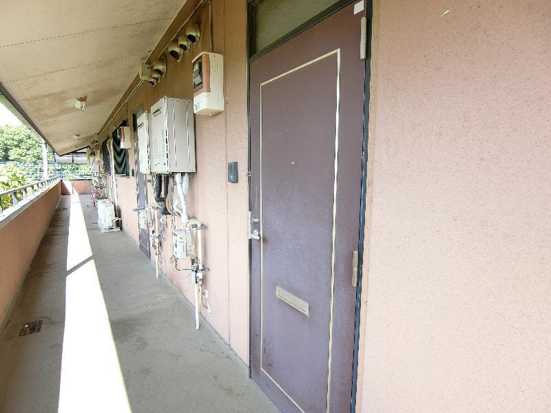 三島屋アパートの玄関