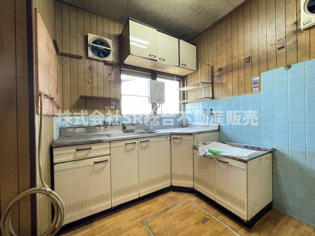 友井4丁目中古戸建のキッチン|キッチンは人気のあるL字型キッチン♪作業スペースが広く快適にお料理できます！