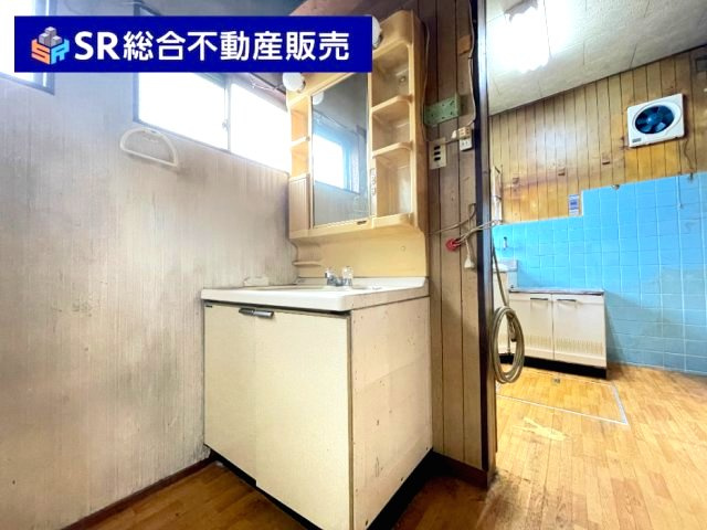 友井4丁目中古戸建の独立洗面台|洗面化粧台で朝の身支度に便利です！