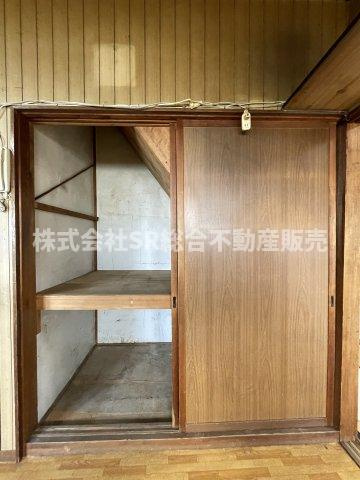 友井4丁目中古戸建の収納|デッドスペースになりがちな階段下にも収納がございます！