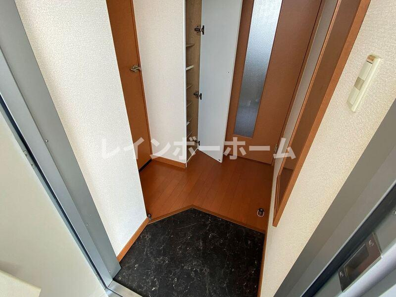 レオパレスベルコンフォートの玄関