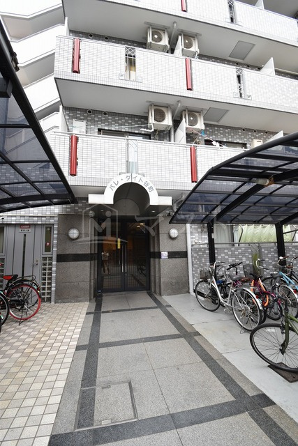 パレダイト谷町のエントランス