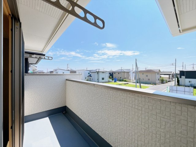 【バルコニー】 | 前橋市箱田町　新築住宅 | お日さまがほほえむバルコニー。気持ち良い風と青く広がる空。思わず深呼吸したくなる。