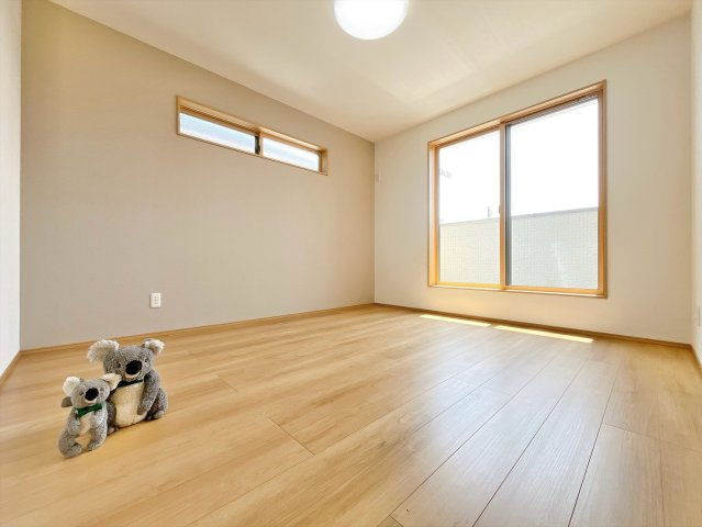 【洋室】 | 前橋市箱田町　新築住宅 | 広さはお子様の勉強部屋にも適した広さ！
勉強机や本棚などの家具を置いてもフリースペースも確保することができます。