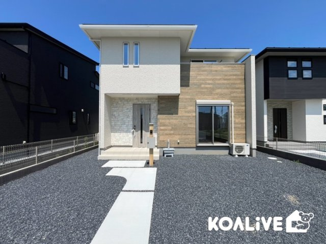 【外観】 | 前橋市箱田町　新築住宅 | 完成済み！いつでも新生活を始めることができます。
開放感あるLDK！
陽当り、風通しも良い暖かな住まいです。
KOALIVE （コアライブ）【0120-919-727】