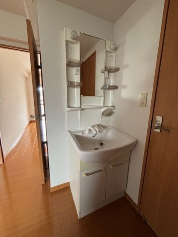 小金井市前原町４丁目の賃貸マンションの洗面所