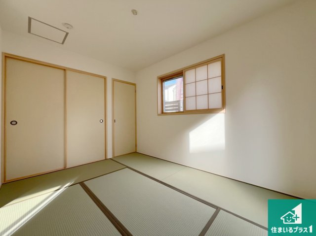 東大阪市豊浦町　第1期　新築一戸建ての和室|一室あると便利な和室は客間としてだけでなく、小さなお子様のプレイルームや食後のくつろぎスペースとしてもご利用いただけます。収納もついていますので大活躍間違いなし！