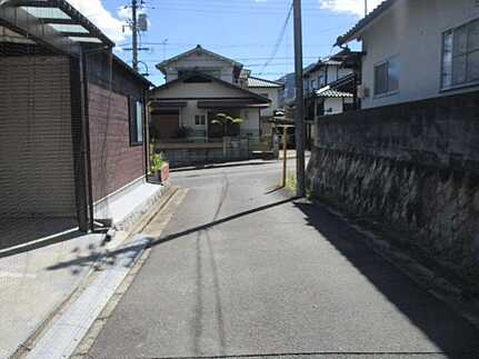 安佐南区伴東８丁目の前面道路含む現地写真