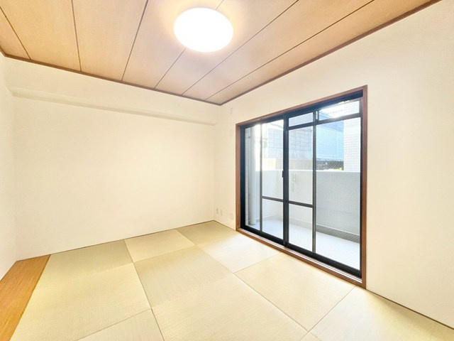 【和室】 | 豊中曽根リッツハウス | 現在ご返済中のカーローン・カードローン・教育ローンなどを住宅ローンに一本化したり、家具家電購入費用・引越し費用を住宅ローンと組み合わせるなど、お客さまにメリットの多い住宅ローンのご提案が可能です。