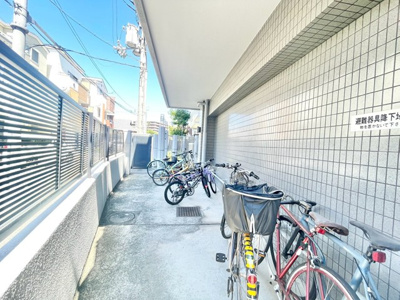 【駐車場】 | 豊中曽根リッツハウス | サイトに掲載されていない箇所の写真、撮影してお届けさせて頂きます！気になる物件で、見たい部分の画像が無い場合は、弊社スタッフまでご連絡下さいませ。お客様の気になる箇所を、カメラにて撮影して参ります！