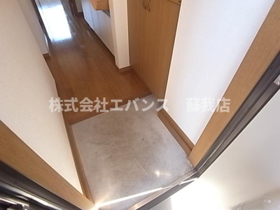 【玄関】 | メゾンプランドール | 収納もある玄関です