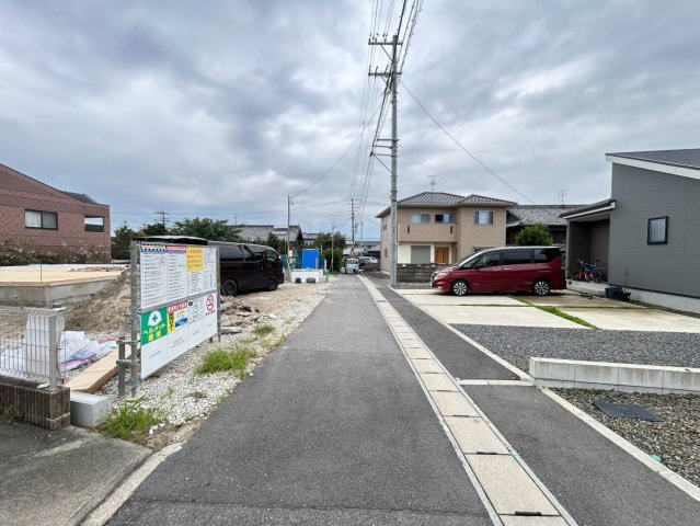 リーブルガーデン　一宮市木曽川町玉ノ井　全2区画分譲の前面道路含む現地写真|「現地（2026年8月25日）撮影」　
■前面道路　
■ヤマダ不動産　株式会社リライフ