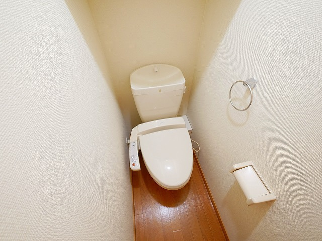 レオパレスペニーレーンのトイレ|ゆったりとした空間のトイレです
