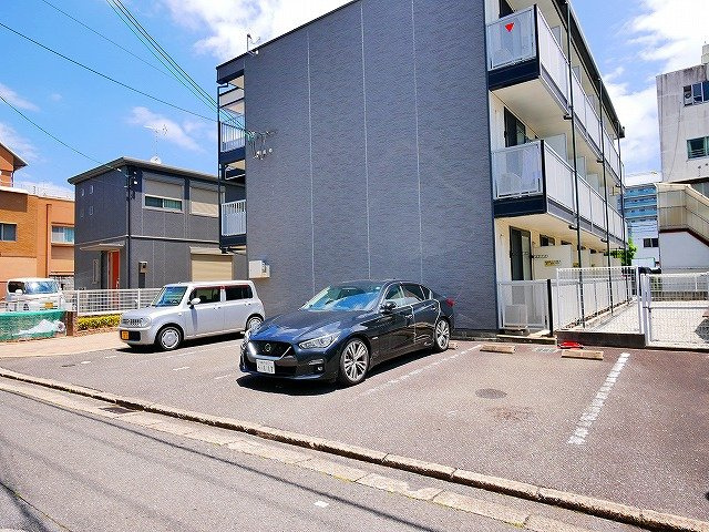 レオパレスペニーレーンの駐車場|駐車場完備です