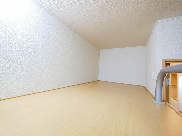 レオパレスペニーレーンの寝室|使い勝手のいい寝室です
