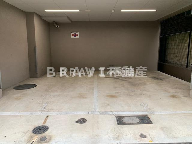 エスライズ本町東　BRAVI不動産の駐車場|【エスライズ本町東】駐車場に車を止められます