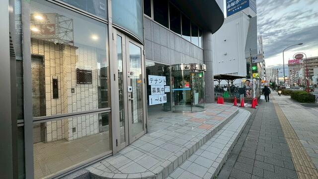 共和ハーモテックビルのエントランス