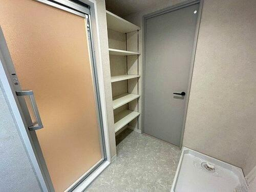 翠香園ガーデンハウスの内装|便利な可動棚
■物件内覧・資金計画相談・住宅ローン相談、リフォーム相談、お問合せ受付中■
※当日・翌日のご内覧、ご相談はお電話でのお問合せがスムーズです！