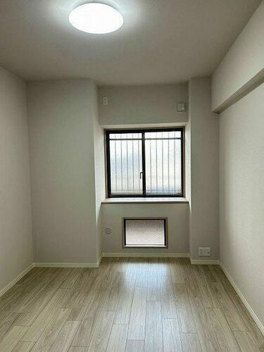 翠香園ガーデンハウスの洋室|洋室6.0帖
■物件内覧・資金計画相談・住宅ローン相談、リフォーム相談、お問合せ受付中■
※当日・翌日のご内覧、ご相談はお電話でのお問合せがスムーズです！