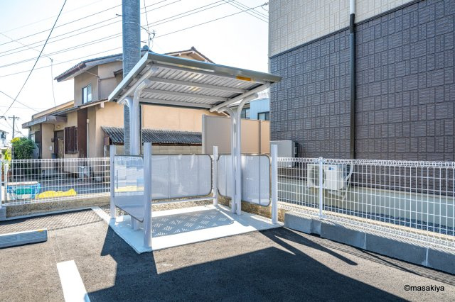 カーザ　レガーメの駐車場