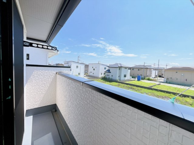 【バルコニー】 | 前橋市箱田町　新築住宅 | お日さまがほほえむバルコニー。気持ち良い風と青く広がる空。思わず深呼吸したくなる。