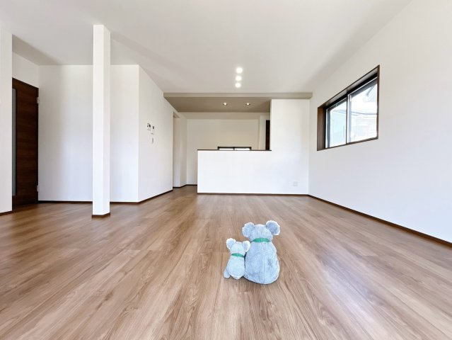 【居間・リビング】 | 前橋市箱田町　新築住宅 | 気がづけば家族が集まって楽しい会話と食事が始まる。皆で笑って過ごす幸せ溢れるリビング。