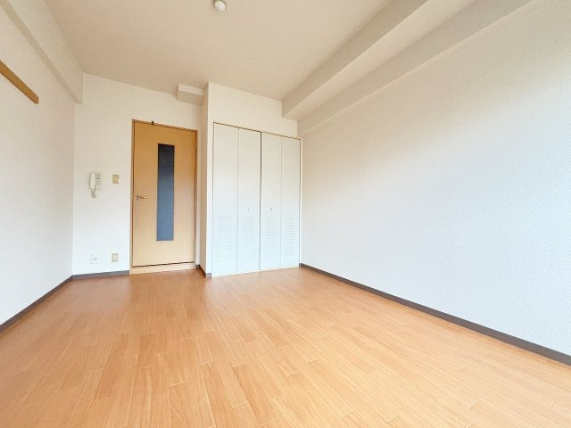 アレルヤの洋室