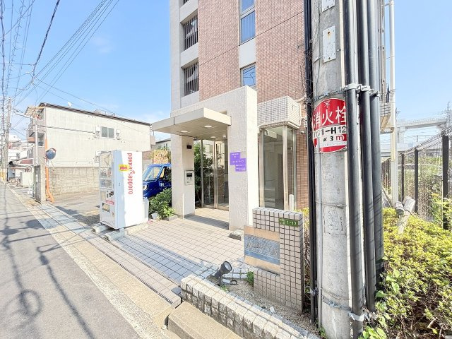 アレルヤのエントランス