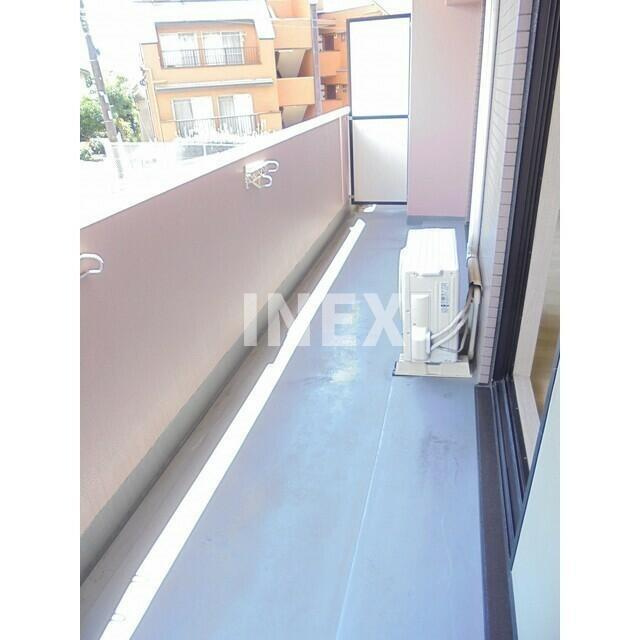 横浜市神奈川区松見町４丁目の賃貸マンションのバルコニー