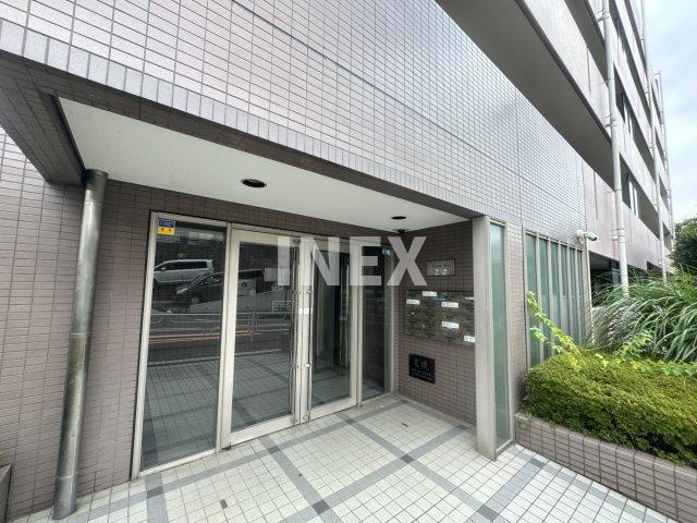 横浜市神奈川区松見町４丁目の賃貸マンションのエントランス