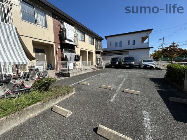 ユニフレックス寺本の駐車場