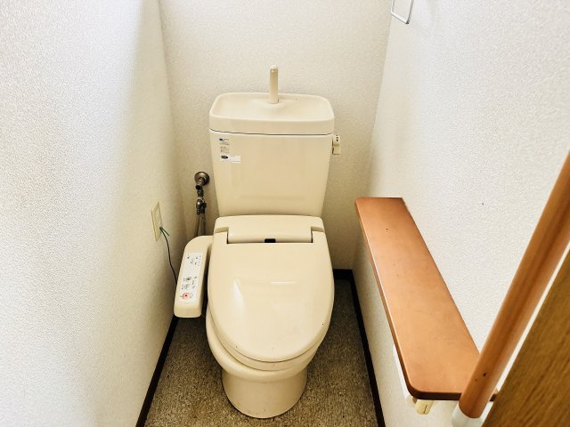 八王子市　中野上町　中古戸建てのトイレ|～現在建リフォーム中、詳細は当社までお気軽にお問合せ下さい～