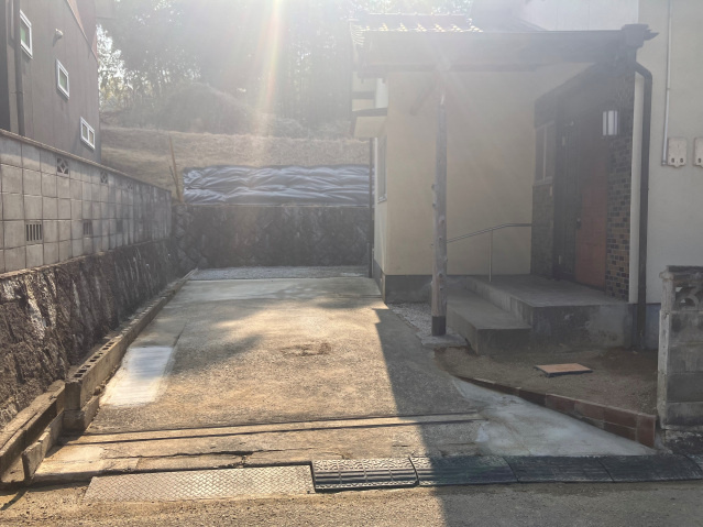 今岡戸建の駐車場