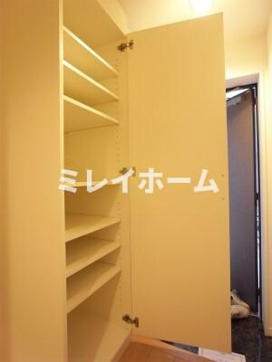 リブリ・K & W 上池台の玄関