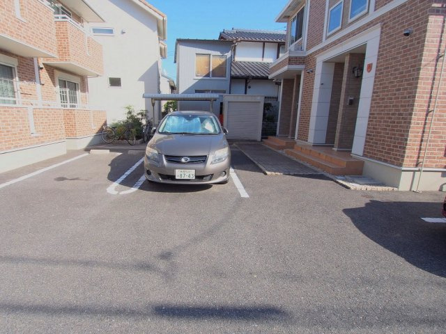 アルバーダBの駐車場