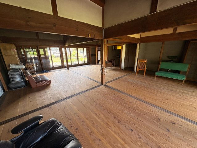 北田原町店舗の居間・リビング