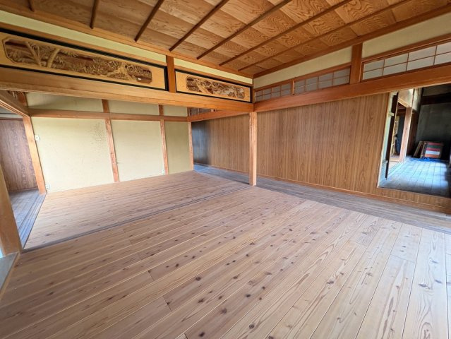 北田原町店舗の居間・リビング