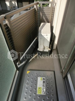 【バルコニー】 | エースハイツ森下 | 反転写真