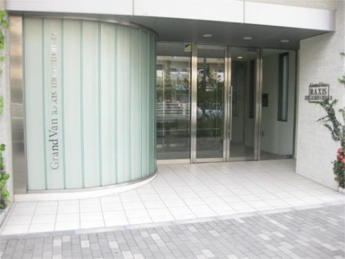 グランヴァンラクシス東大島のエントランス