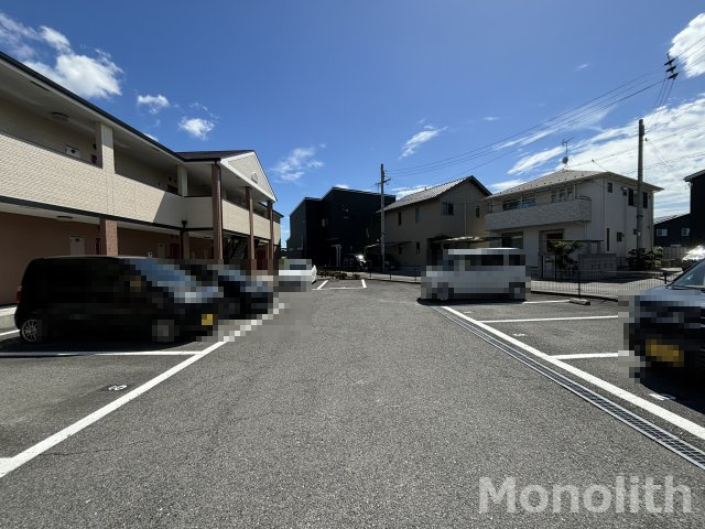 リヴェール弐番館の駐車場